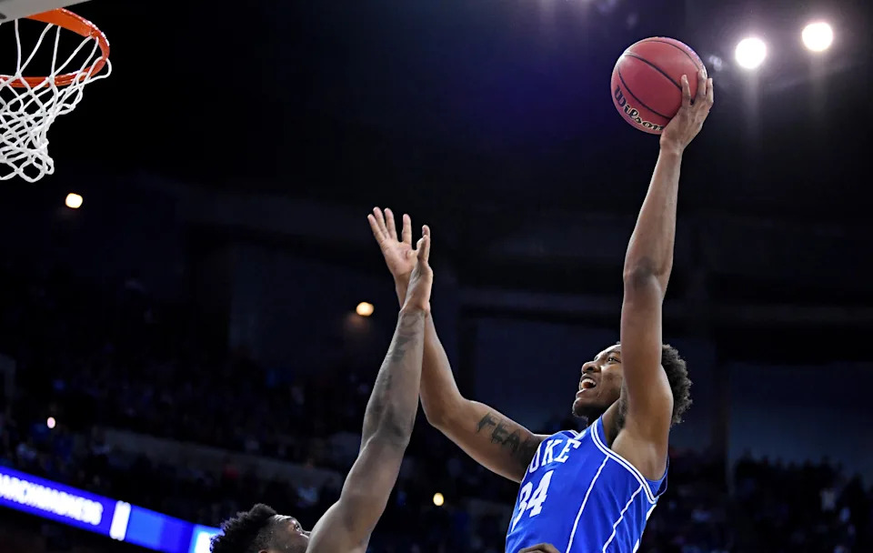 Duke Blue Devils forward Wendell Carter Jr. shoots against Kansas Jayhawks forward Silvio De Sousa.