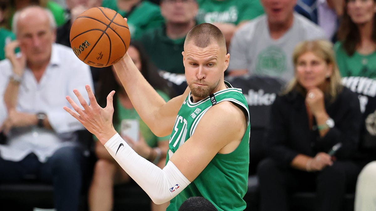 Kristaps Porzingis pulled from Celtics-Knicks Game 1 with illness