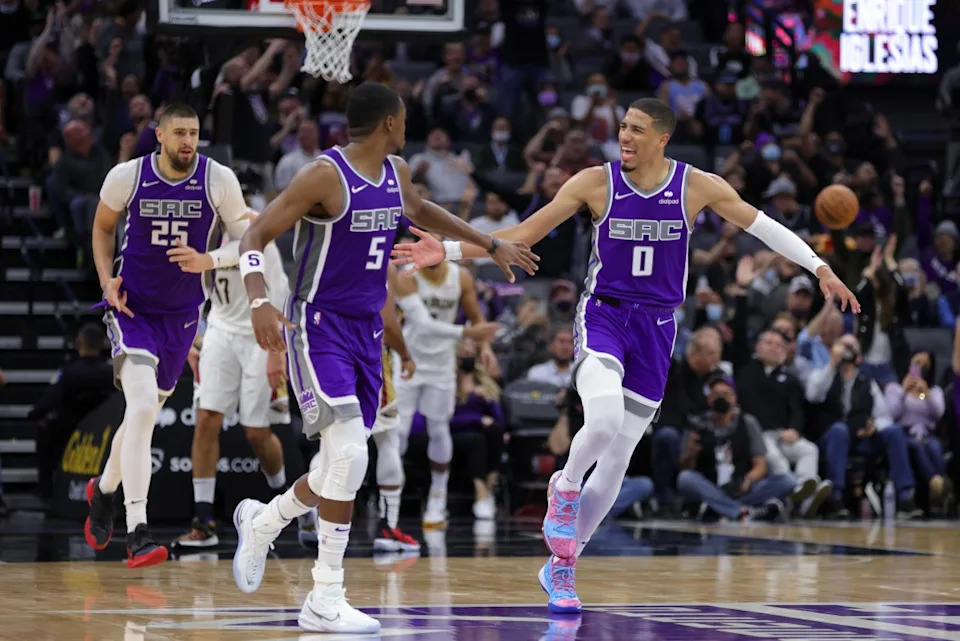 Nov 3, 2021; Sacramento, California, USA; Sacramento Kings guard De'Aaron Fox (5) is congratulated by guard Tyrese Haliburton (0) after scoring a basket during the fourth quarter against the New Orleans Pelicans at Golden 1 Center.© Sergio Estrada-Imagn Images