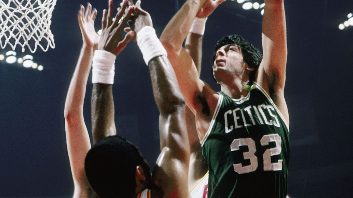 Boston wins '81 championship vs Rockets; Braun signed