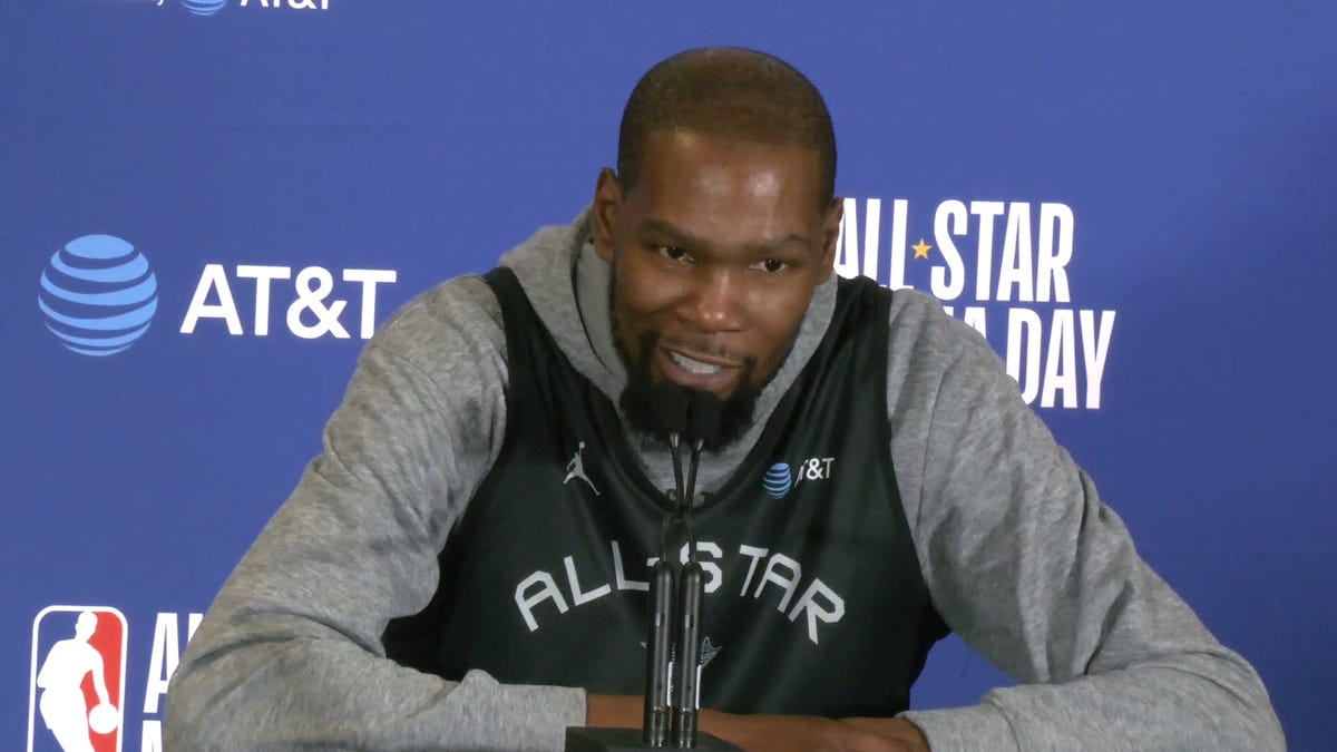 Kevin Durant wins PBWA's Magic Johnson Award for second time