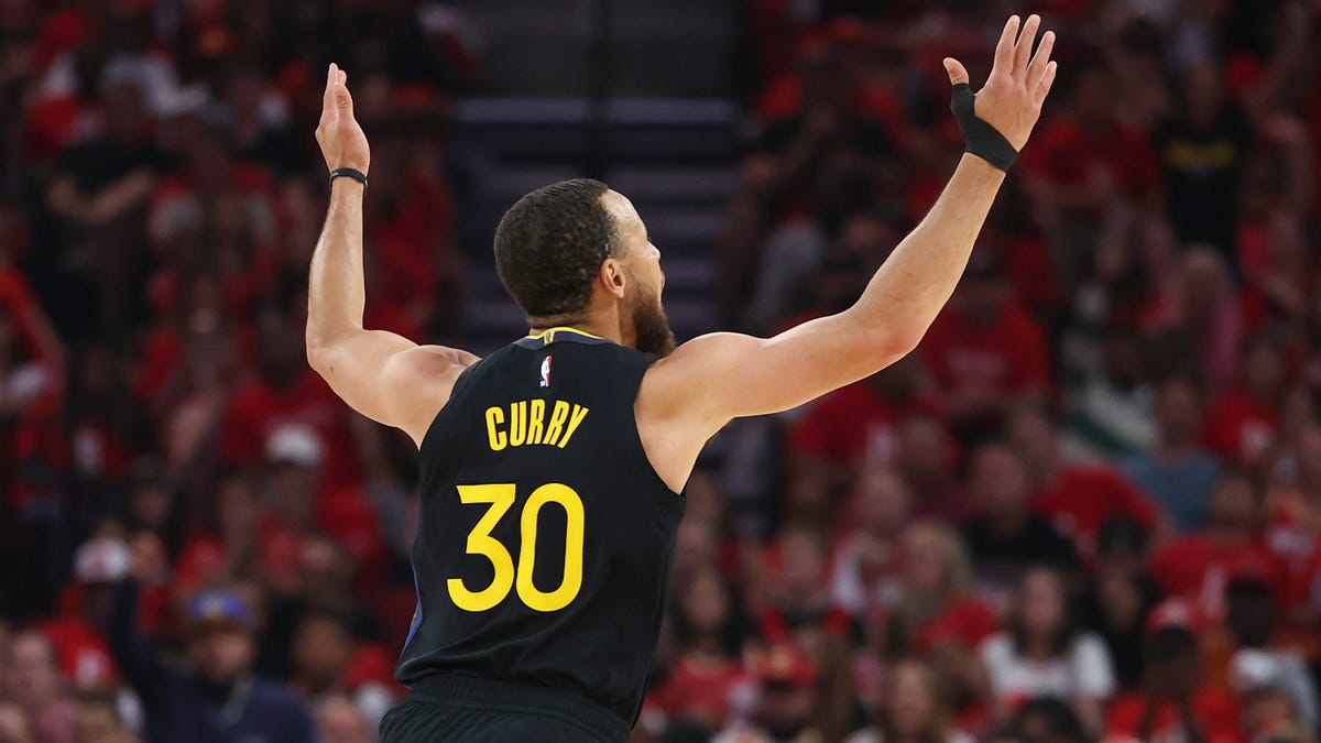 Buddy Hield superhero in Golden State win