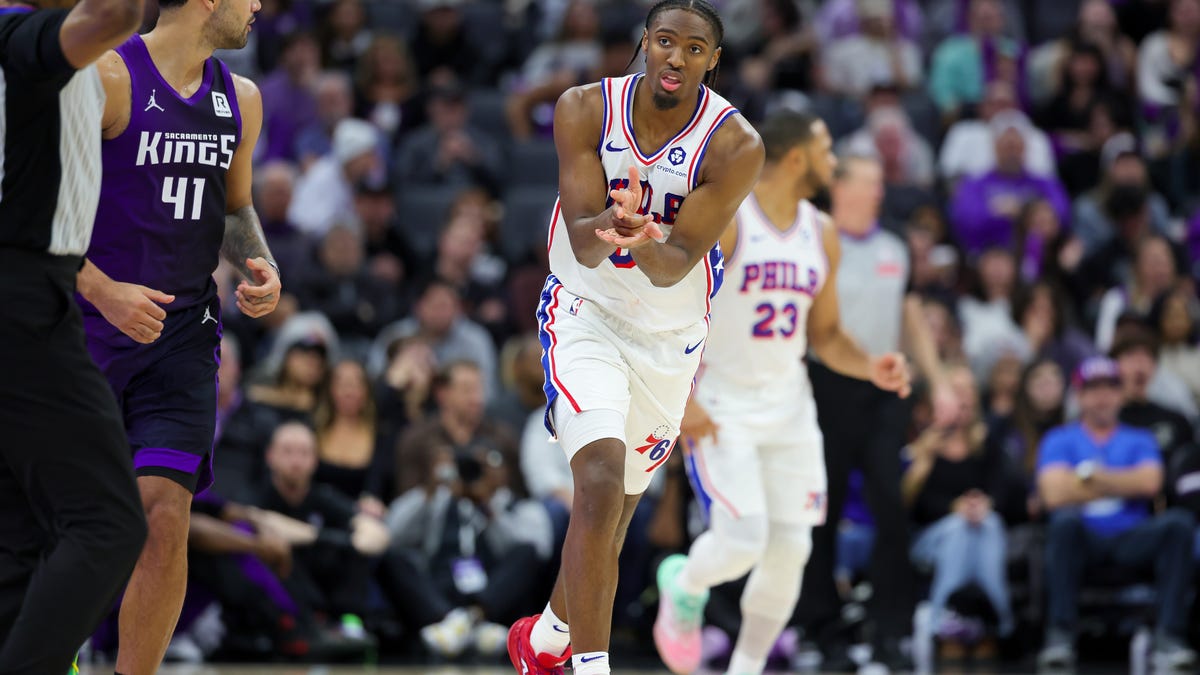 Sixers' Tyrese Maxey reacts to seeing his highlight video on Twitter