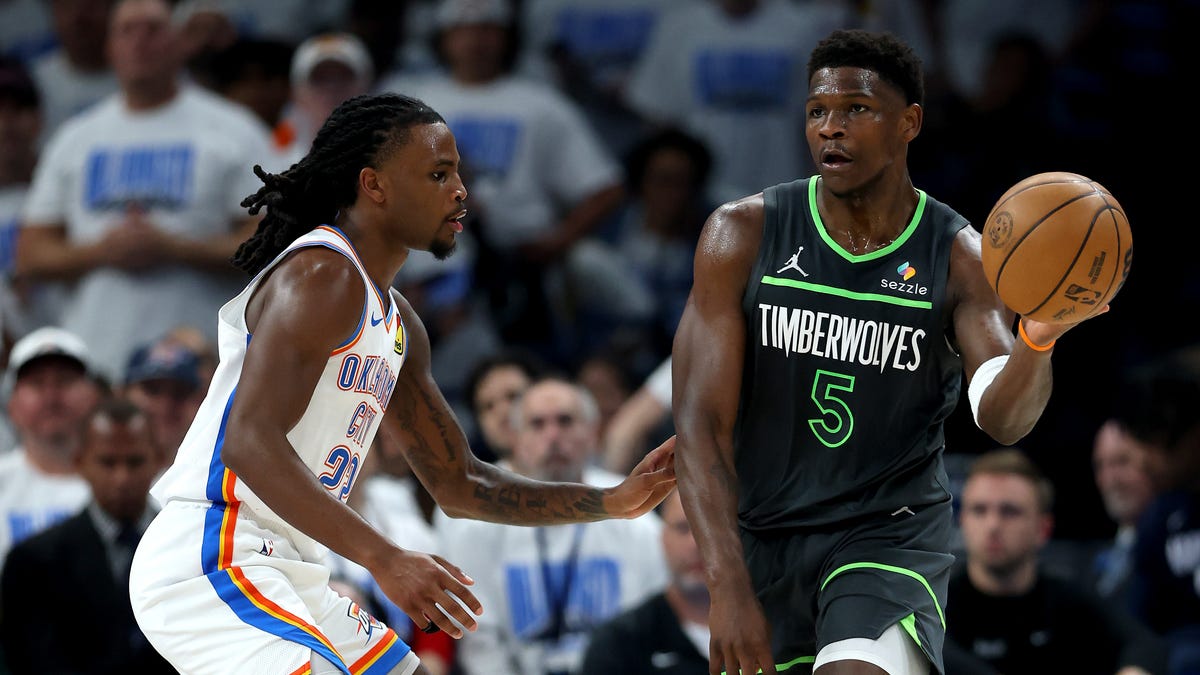 Timberwolves star hurts ankle in Game 1 loss