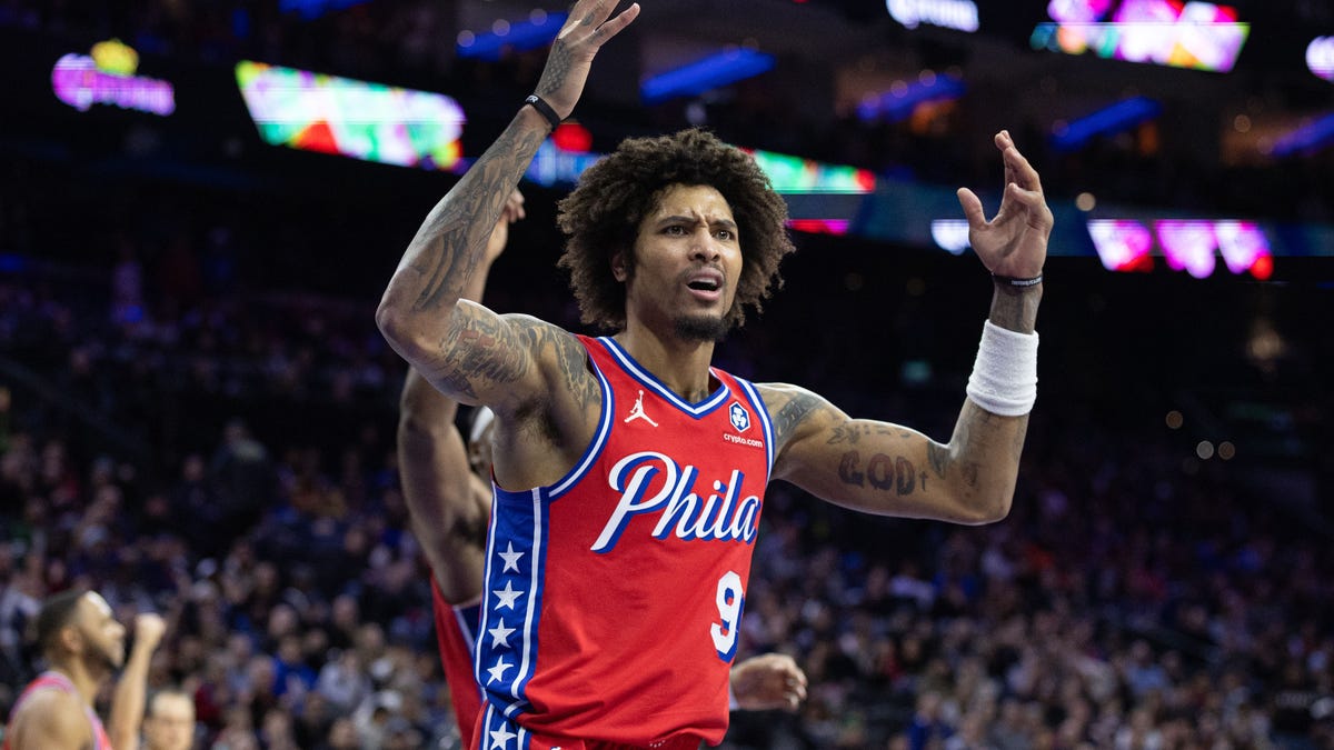 What happens with Kelly Oubre Jr.?