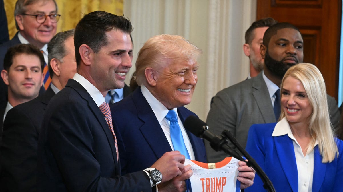 Photos from Florida basketball's visit with President Donald Trump at the White House - Gainesville Sun