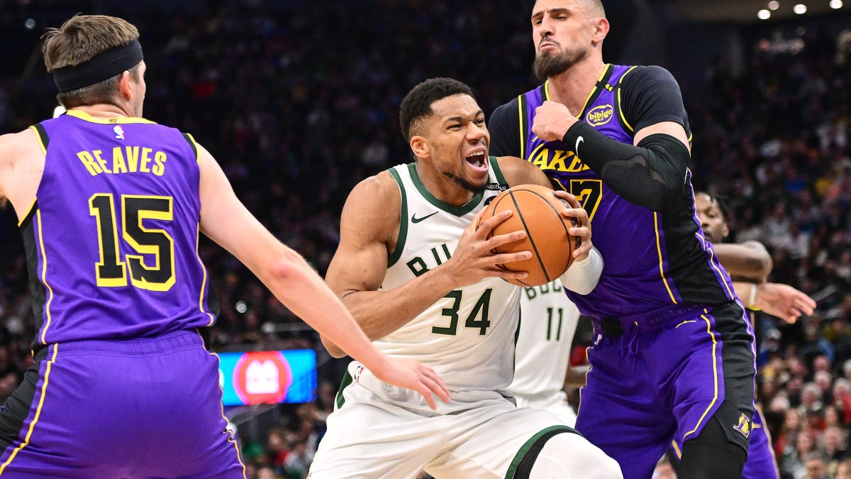 Insider on what the Lakers could offer for Giannis Antetokounmpo
