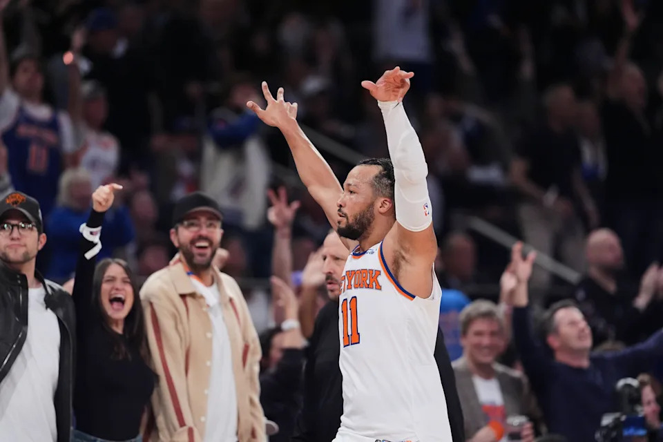 Jalen Brunson, de los Knicks de Nueva York, festeja durante el sexto partido de la semifinal de la Conferencia Este ante los Celtics de Boston, el viernes 16 de mayo de 2025 (AP Foto/Frank Franklin II)