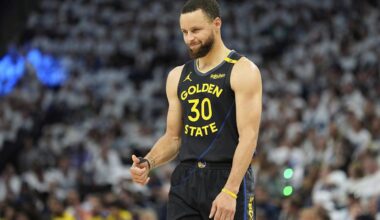 Curry leaves Warriors' series opener vs. Wolves in 2nd quarter with strained hamstring