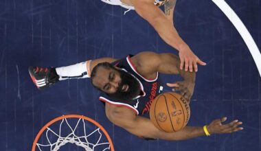 Clippers, Knicks prevail to stay alive in NBA playoffs