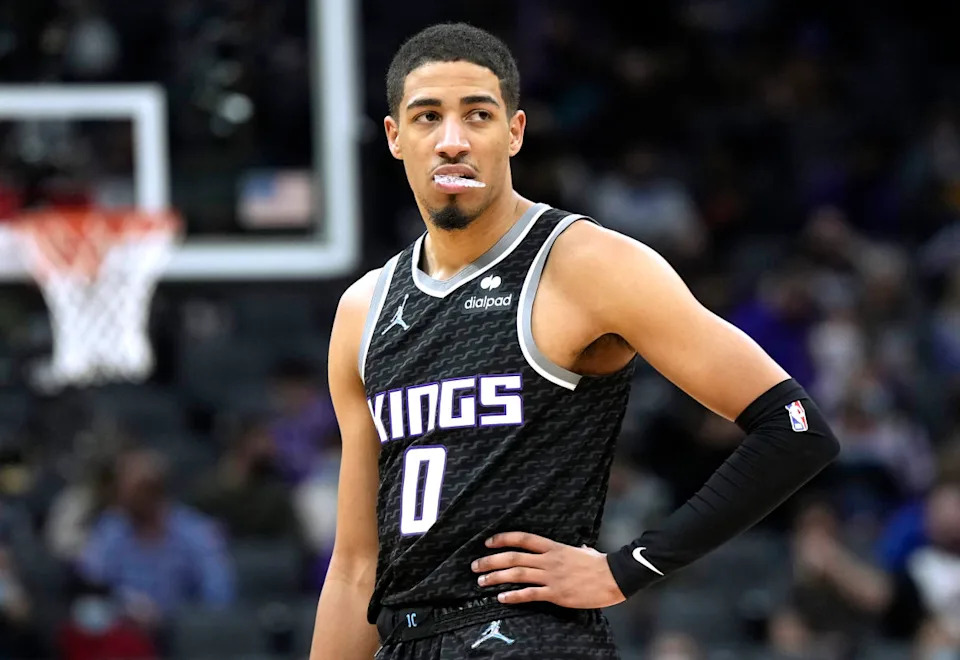 Tyrese Haliburton (0) watching on as a member of the Sacramento Kings. Credit: Hoops Habit