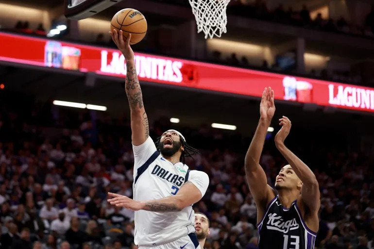 Anthony Davis in action.