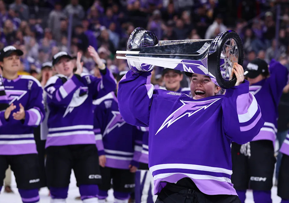 (Adam Bettcher/Getty Images)