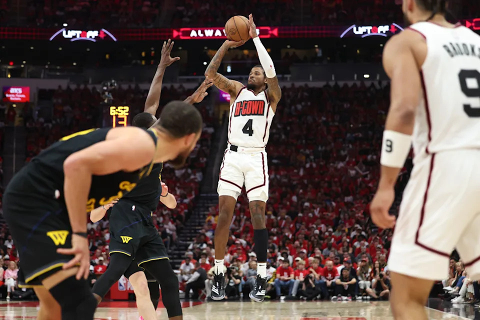 Jalen Green shots over a GSW defender at the Toyota Center in Houston on Sunday. © Troy Taormina-Imagn Images