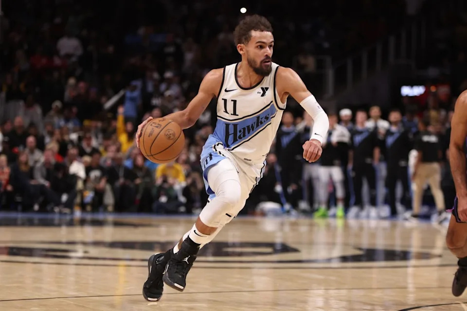 Atlanta Hawks guard Trae Young (11) drives to the basket against the Los Angeles Lakers in the fourth quarter at State Farm Arena. Mandatory Credit: Brett Davis-Imagn ImagesMandatory Credit&colon; Brett Davis-Imagn Images
