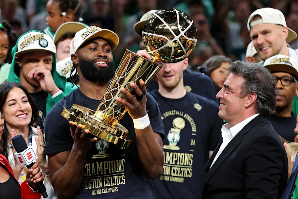 Boston Celtics guard Jaylen Brown (7) celebrates with the Larry O’Brien Trophy after beating the Dallas Mavericks in game five of the 2024 NBA Finals to win the NBA Championship at TD Garden.© Peter Casey-USA TODAY Sports