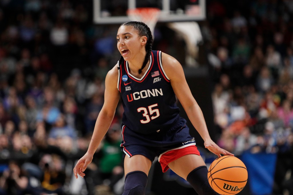 UConn women to take part in Hall of Fame Showcase