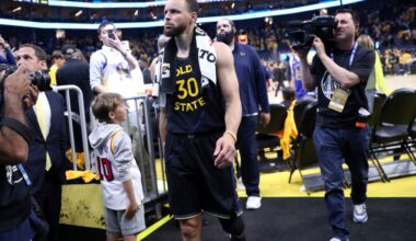 Warriors' Stephen Curry expected to miss at least a week with hamstring strain: report