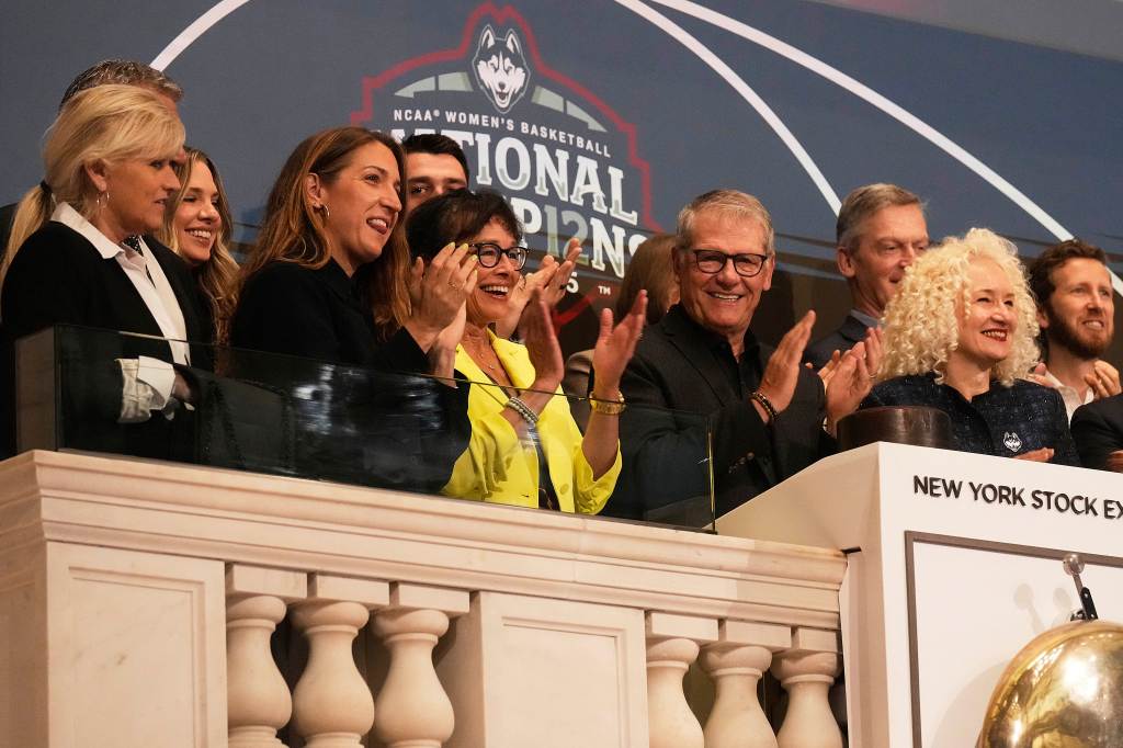 UConn's Geno Auriemma rings opening bell at NY Stock Exchange