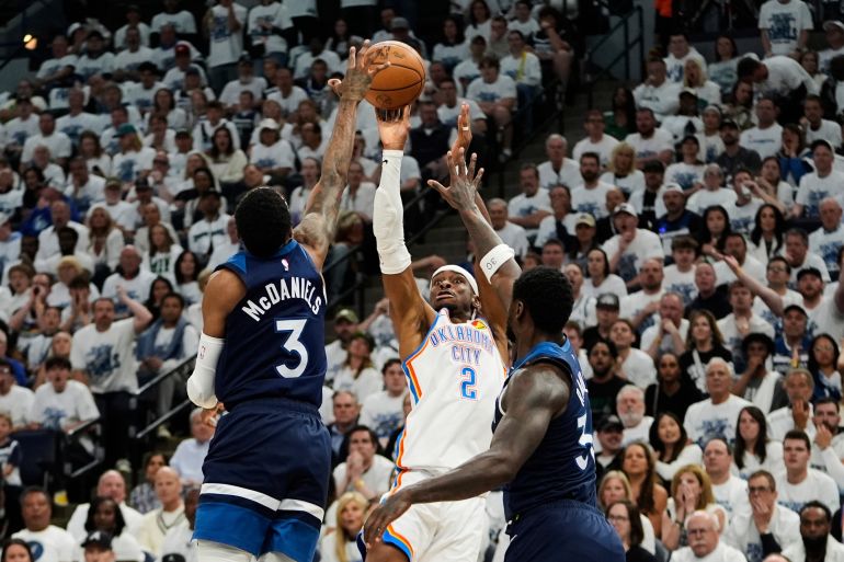 Shai Gilgeous-Alexander in action.