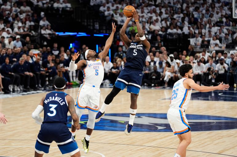 Anthony Edwards in action/