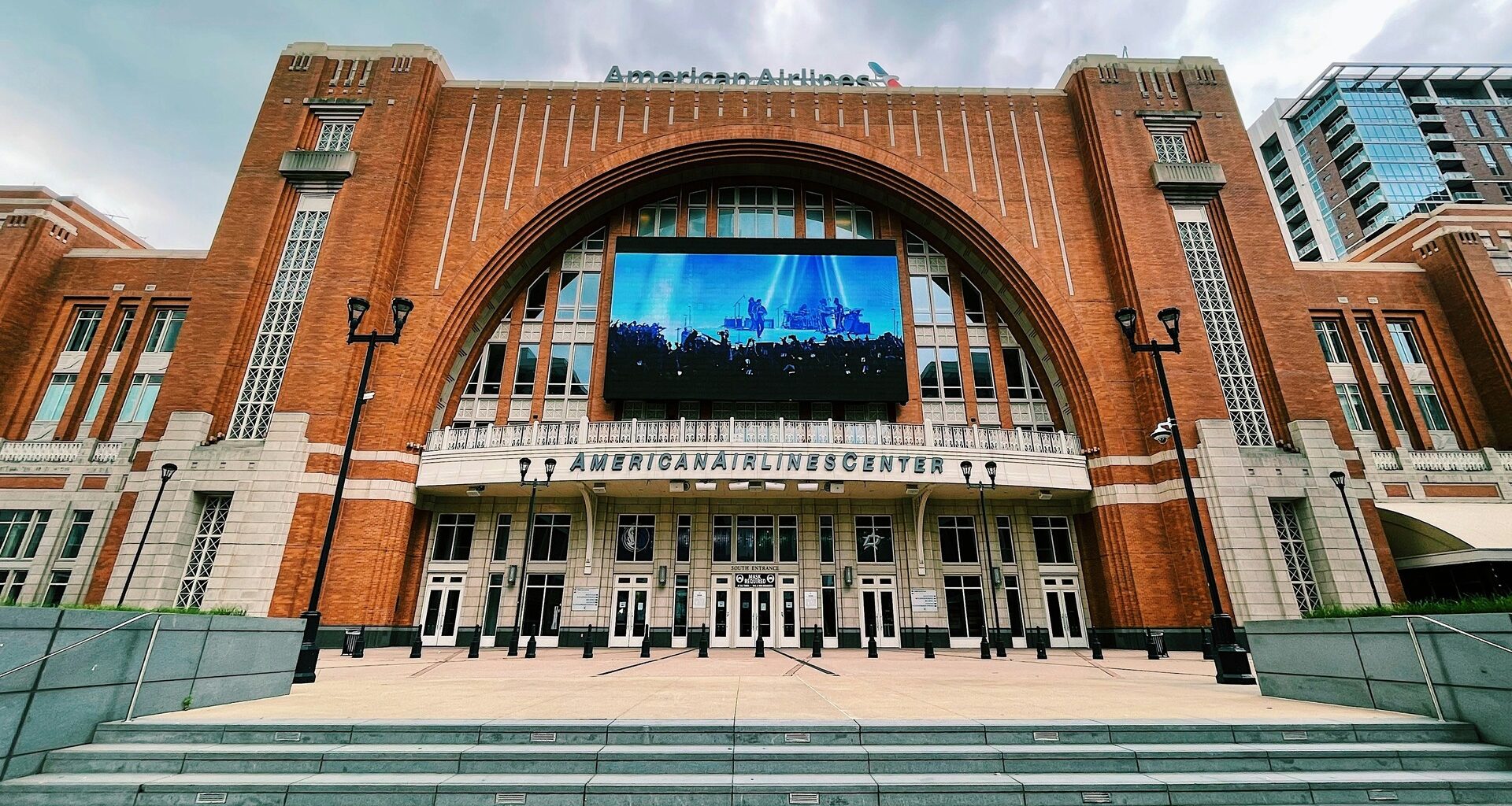 Mavericks focused on basketball-specific arena