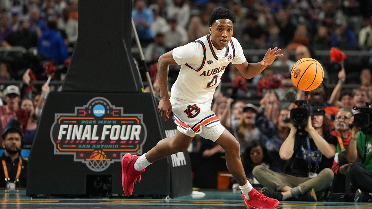 Auburn Tigers guard Tahaad Pettiford (0) drives to the basket against the Florida Gators during the first half in the semifinals of the men's Final Four of the 2025 NCAA Tournament at the Alamodome.