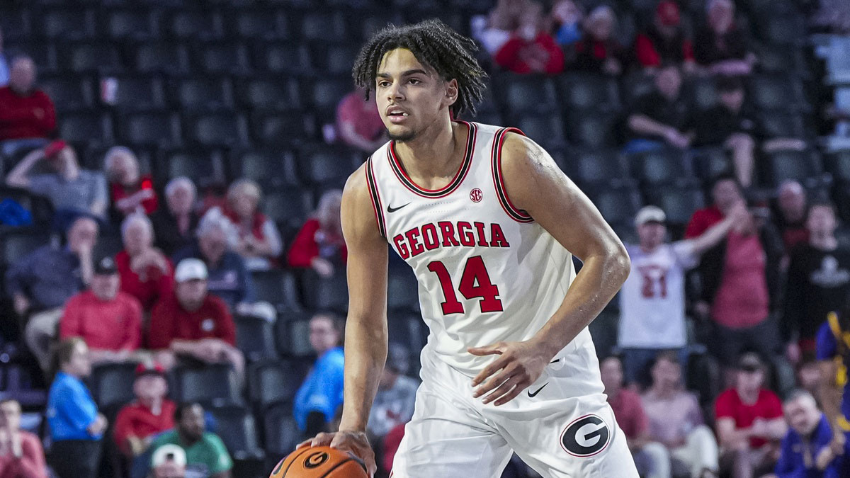 Georgia Bulldogs forward Asa Newell (14) controls the ball against the LSU Tigers during the second half at Stegeman Coliseum. 
