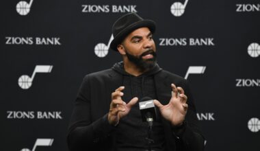 Carlos Boozer before being honored by the Utah Jazz