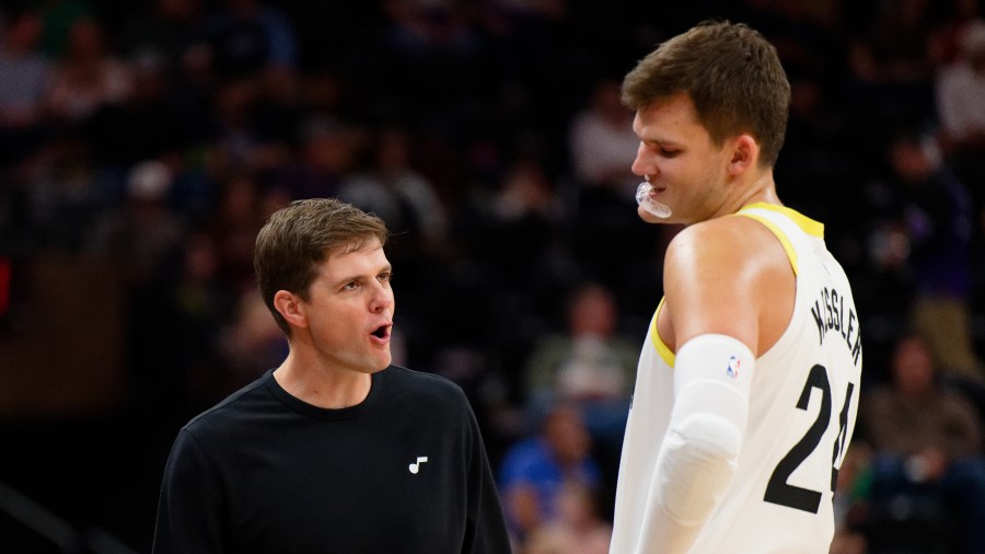 Head Coach Will Hardy of the Utah Jazz talks to Walker Kessler #24 Jazz mailbag...