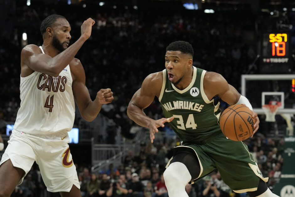 Cleveland Cavaliers v Milwaukee Bucks