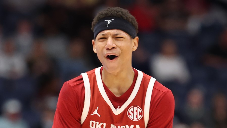 Jeremiah Fears #0 of the Oklahoma Sooners