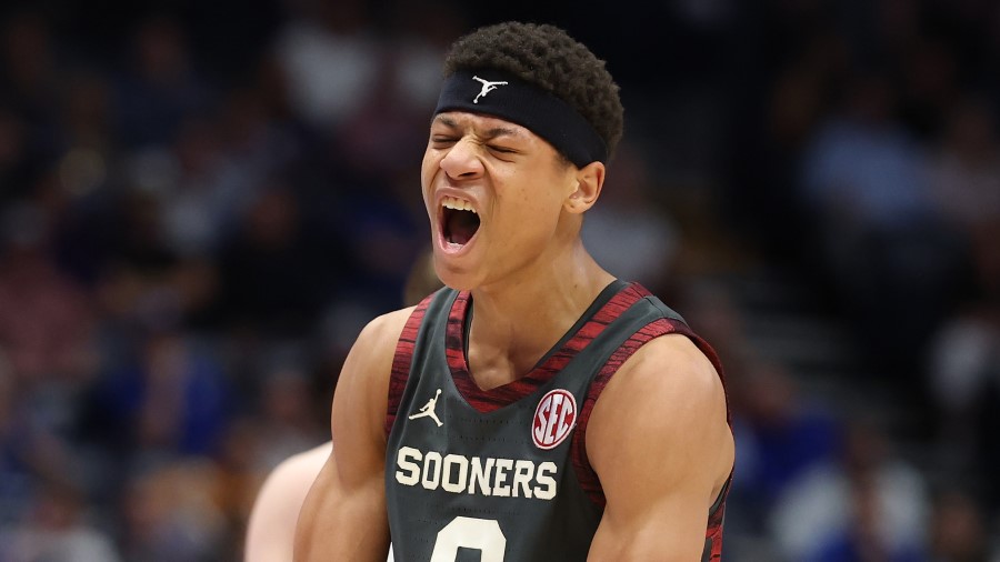 Jeremiah Fears #0 of the Oklahoma Sooners