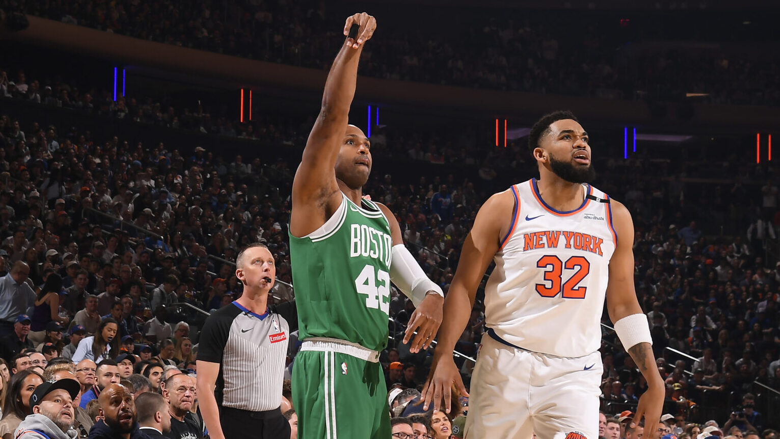 Knicks fans cheer Mitchell Robinson through his free-throw shooting woes