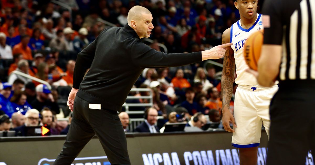 CBS Sports has Kentucky Basketball ranked outside the top 10 of preseason ranking