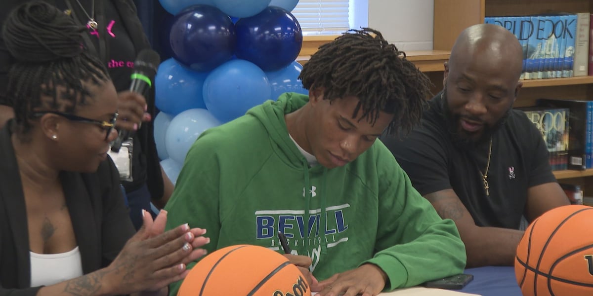 Gadsden County boys basketball player signs scholarship to play in college