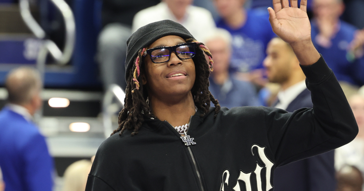 La Familia's Andrew Harrison (left) defended by The Ville's Russ Smith - Kentucky Sports Radio