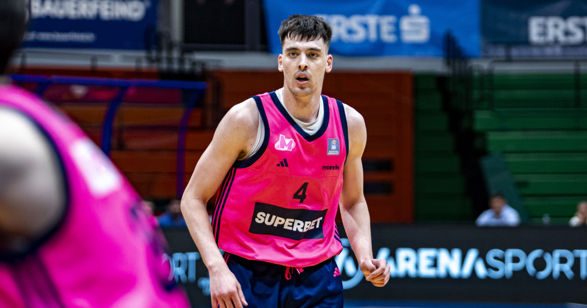 La Familia's Andrew Harrison (5) celebrates shooting the game winning point winning the quarterfinals against The Ville for TBT on Monday, July 29, 2024 at Freedom Hall in Louisville, Ky. - © Clare Grant/Courier Journal / USA TODAY NETWORK