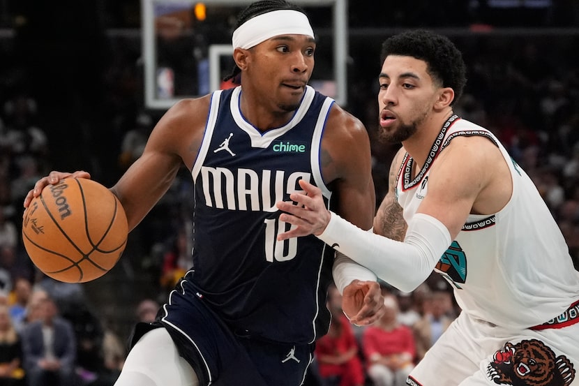 Dallas Mavericks guard Brandon Williams (10) dribbles the ball past Memphis Grizzlies guard...
