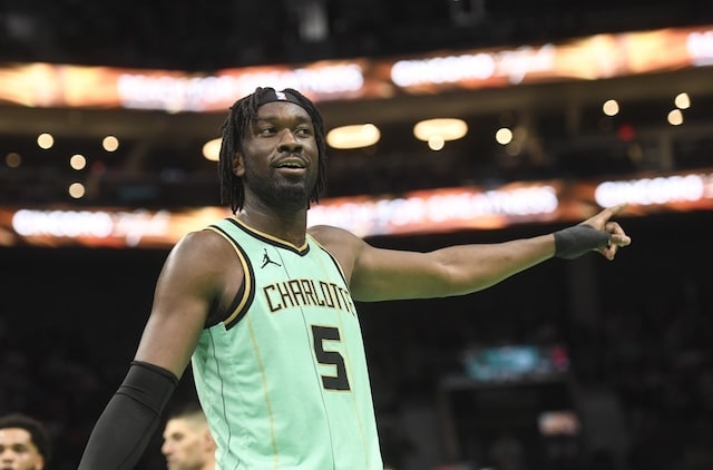 Hornets' Mark Williams Takes Victory Lap Following Lakers' Elimination From Playoffs