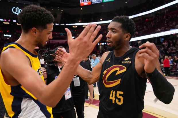 Indiana Pacers guard Tyrese Haliburton, left, and Cleveland Cavaliers guard...