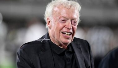 Phil Knight Won't Be Bidding On Trail Blazers