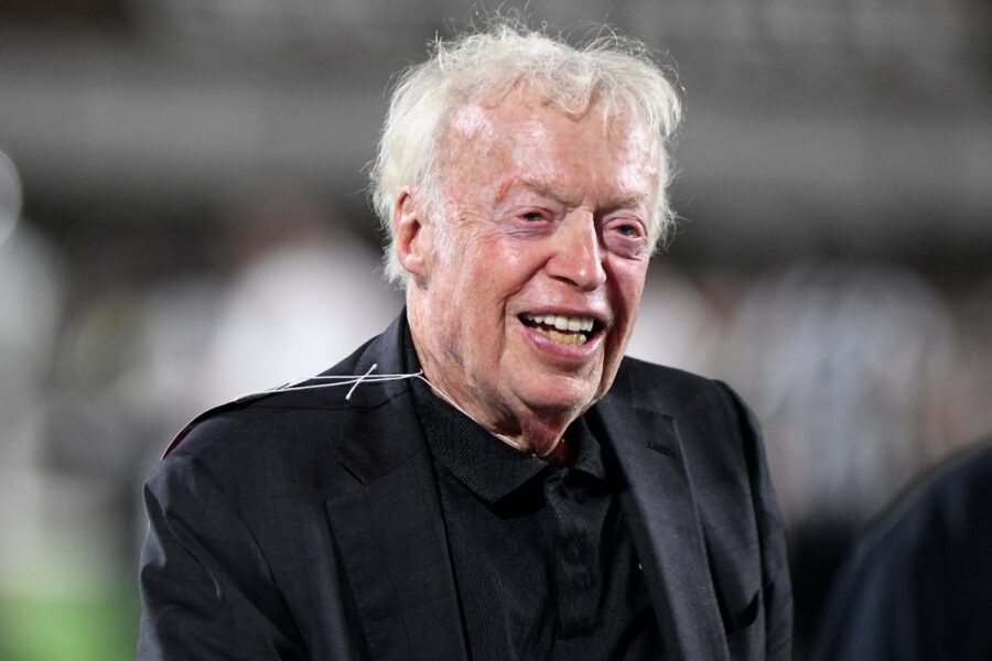 Phil Knight Won't Be Bidding On Trail Blazers