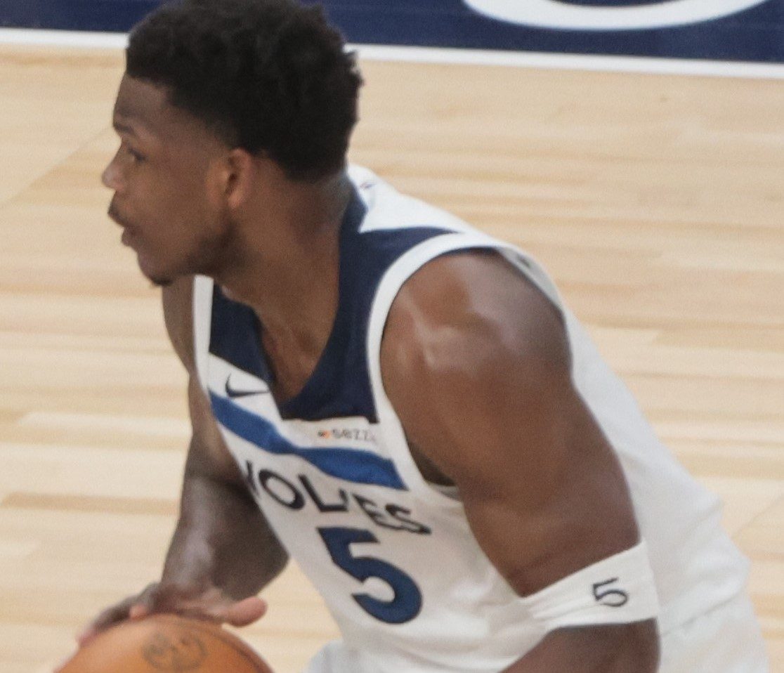 Timberwolves take 2-1 lead with Edwards' 36 points