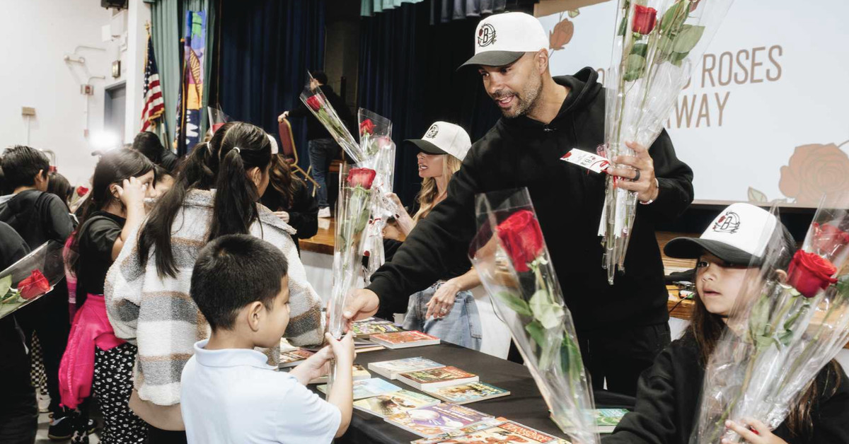 Jordi Fernández mum on Brooklyn Nets’ draft plans while celebrating Catalan holiday at P.S. 001