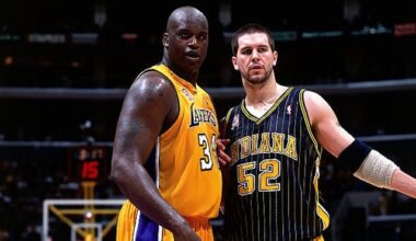Shaquille O'Neal & Brad Miller Jokingly Recreate Brawl Scene During Lakers-Bulls Game