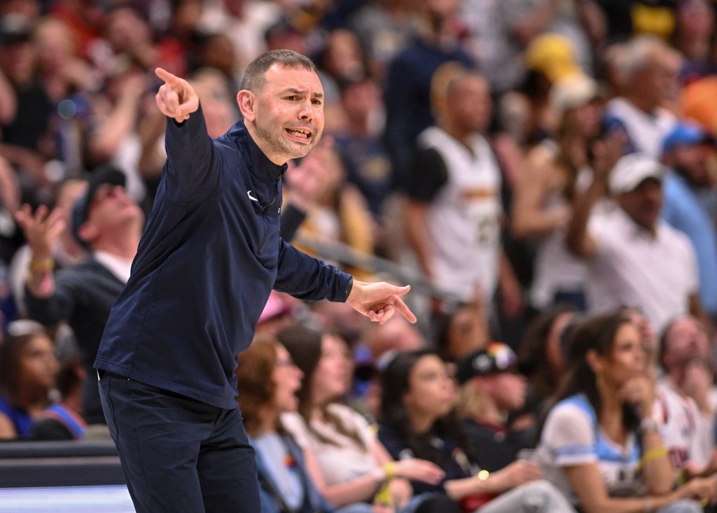 David Adelman calls key 5-second violation in Game 4 loss 'inexcusable'