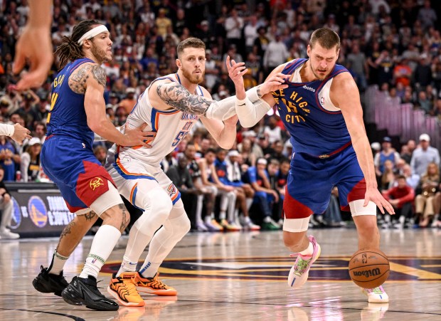 Aaron Gordon (32) of the Denver Nuggets screens Isaiah Hartenstein...