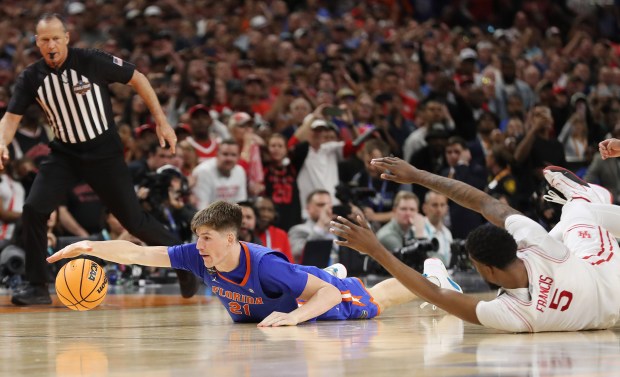 Florida forward Alex Condon dives for the ball on the last play of the game during the NCAA Basketball National Championship Game against Houston at the Alamodome in San Antonio, Texas, on Monday. (Stephen M. Dowell/Orlando Sentinel)