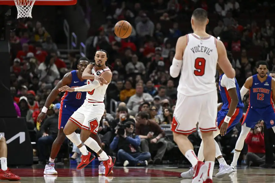 Chicago Bulls guard Tre Jones (30) passes the ball to center Nikola Vucevic (9) during the second half against the Detroit Pistons at the United Center.